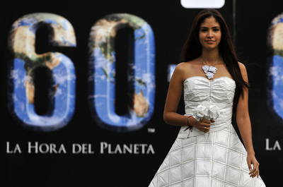 アースアワーを記念、コロンビアでエコなファッションショー