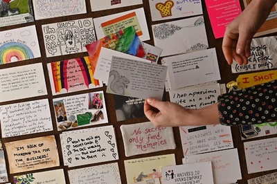 片思い、殺意…数百枚のはがきにつづられたロックダウン中の秘密