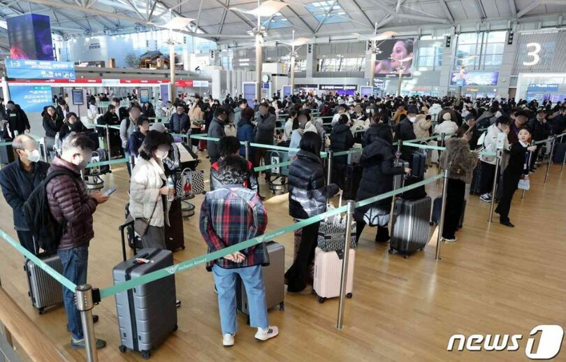 旅行客でにぎわう仁川国際空港の出国場(c)news1