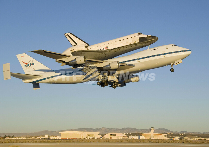 「エンデバー」、ジャンボ機におんぶされて「帰宅」