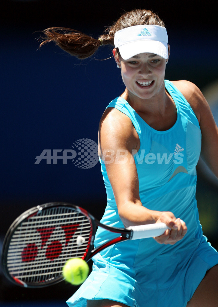シャラポワ イワノビッチ降し全豪初制覇