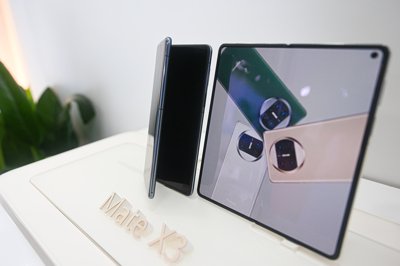 世界折り畳みスマホ出荷台数、中国勢が50%強占める