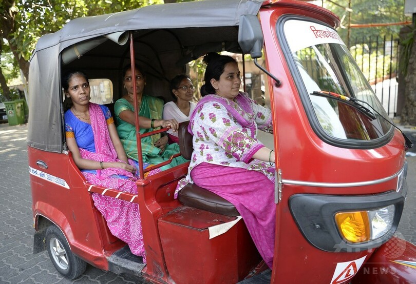 インドでも女性活躍推進！ムンバイ初の女性リキシャドライバーたち