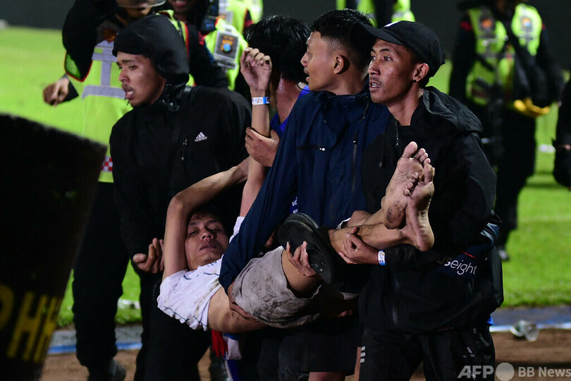 サッカー場暴動でインドネシア警察への批判強まる、死者数は125人に訂正