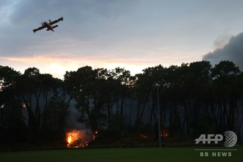 フランス南西部で森林火災 熱波でさらなる火事に警戒