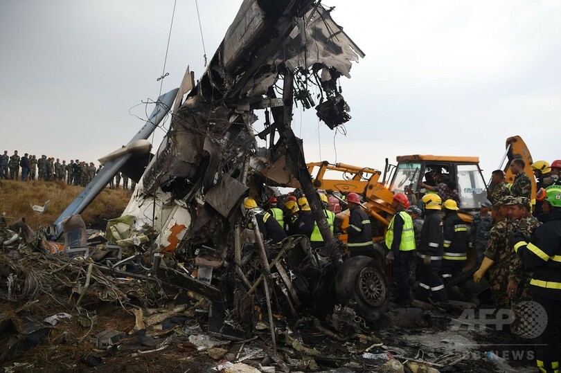 ネパールで旅客機墜落、49人死亡 22人負傷