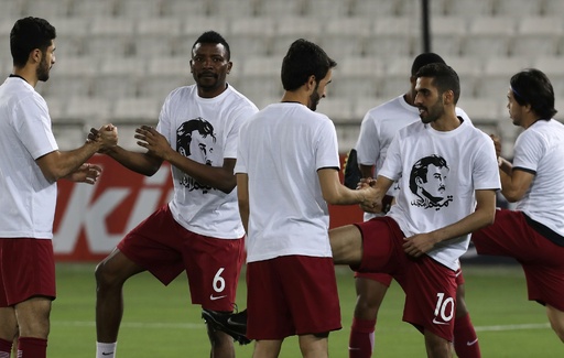 カタール代表選手が首長支持のtシャツ着用 Fifaから懲戒処分か 写真7枚 国際ニュース Afpbb News