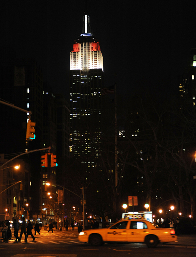 エンパイアステートビル、日の丸色に染まる 写真6枚 国際