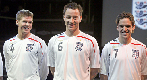 サッカー 親善試合＞イングランド代表 新ユニフォームを発表 - 英国