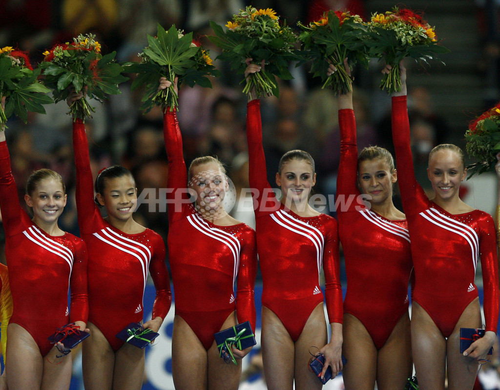 米国 世界体操女子団体で優勝を飾る 写真9枚 国際ニュース Afpbb News