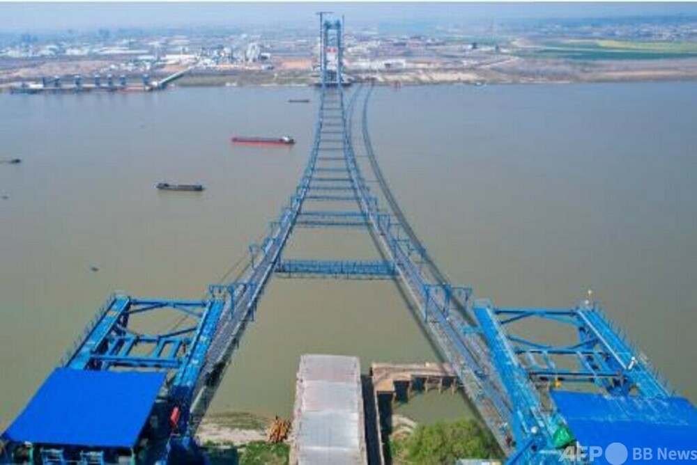 中国で建設中の燕磯長江大橋 メインケーブル4本の架設完了 写真1枚