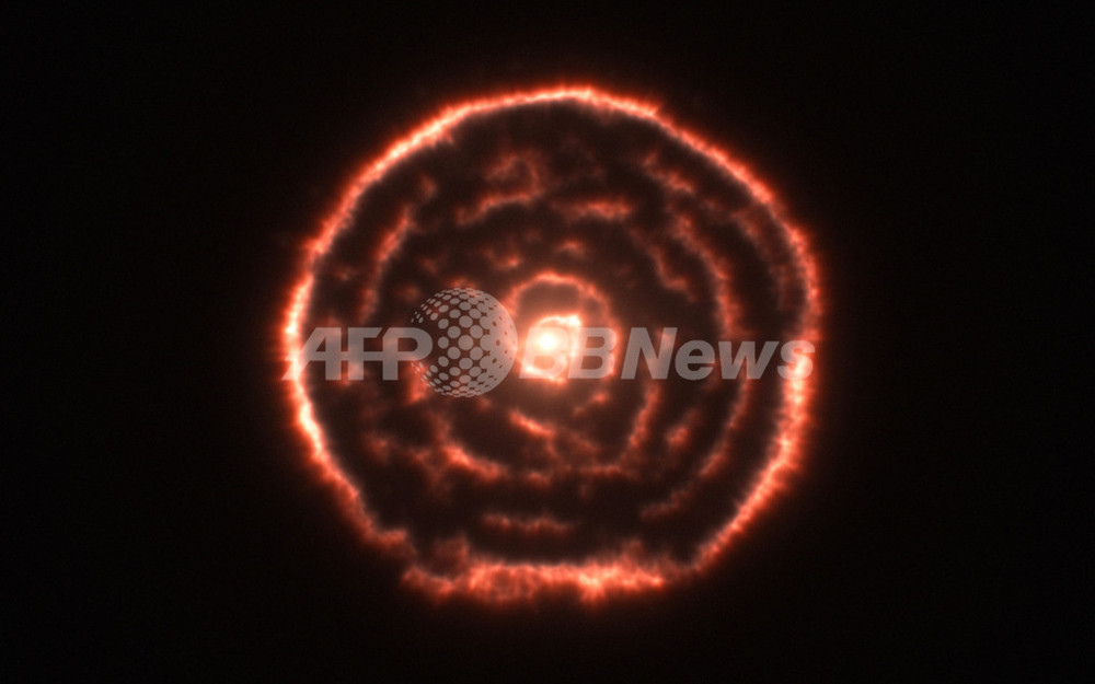 赤色巨星を囲む渦巻状のガス、アルマ望遠鏡で初観測 写真1枚 国際ニュース：AFPBB News