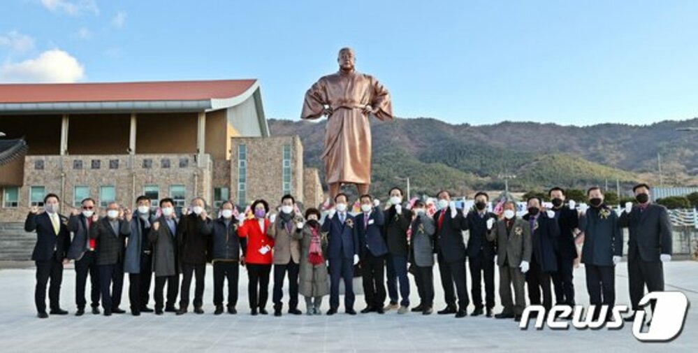 「頭突き王」故キム・イル（大木金太郎）選手の銅像、故郷に建立 – KOREA WAVE 写真枚 国際ニュース：AFPBB News