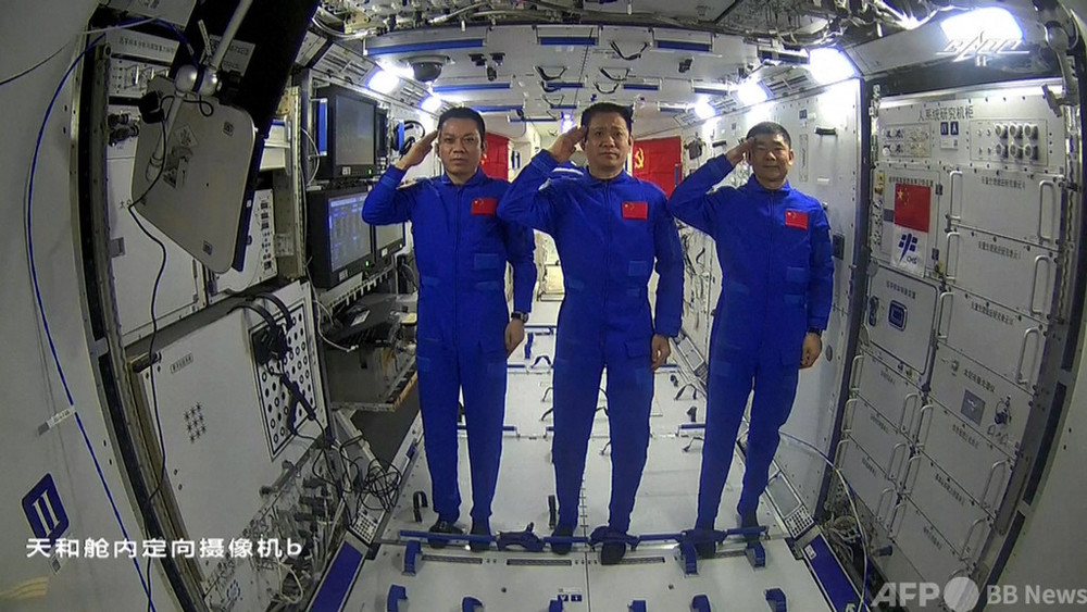 中国の宇宙ステーションで初の船外活動