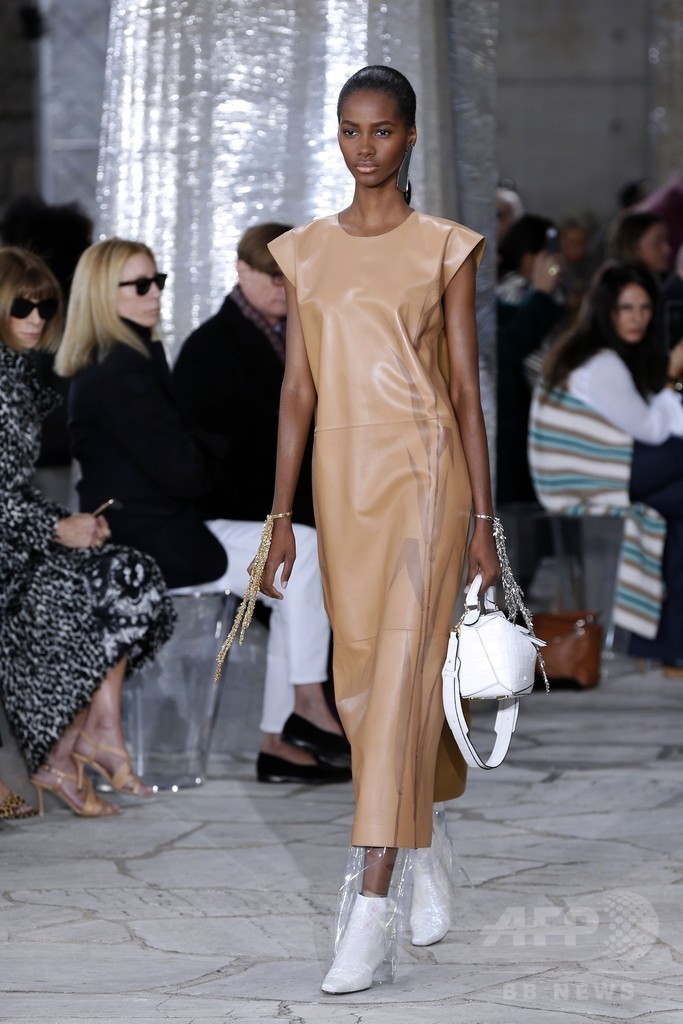 「ロエベ」16年春夏コレクション