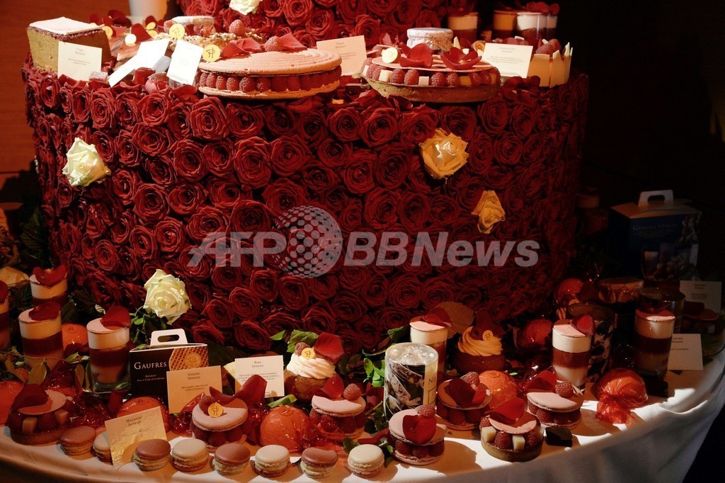 パティシエ界のピカソ、ピエール・エルメ氏の芸術的スイーツ