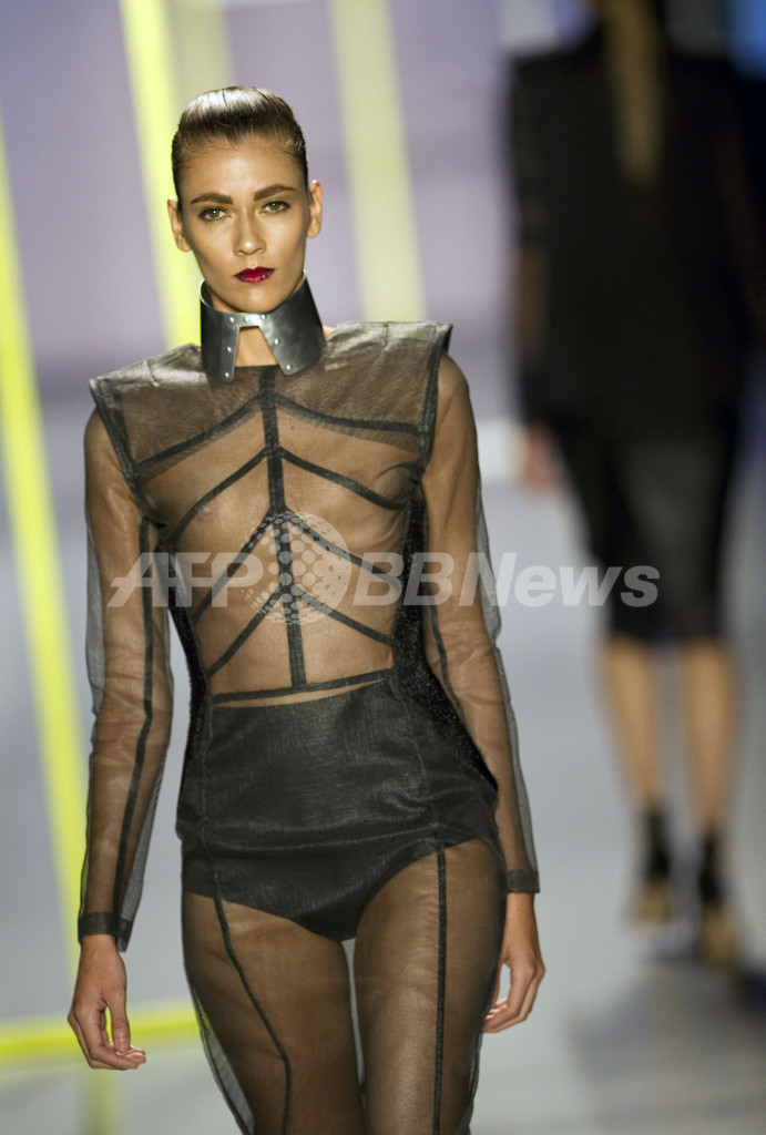 ＜コロンビアモーダ2013＞マヌエラ・アルバレス