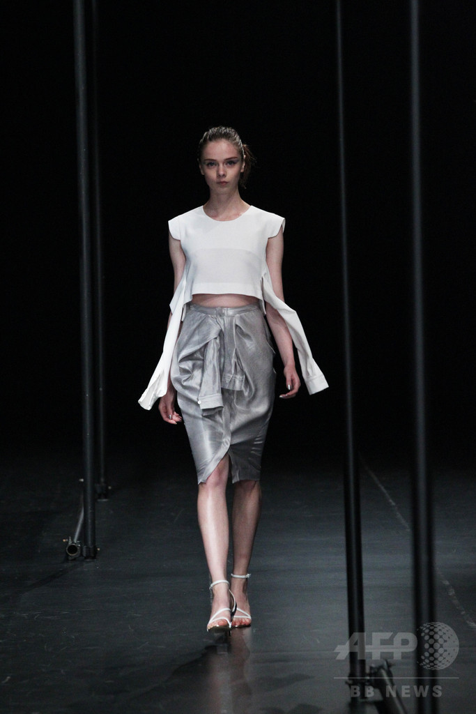 水銀の凝固点をタウンウェアで表現、「エー ディグリー ファーレンハイト」15年春夏