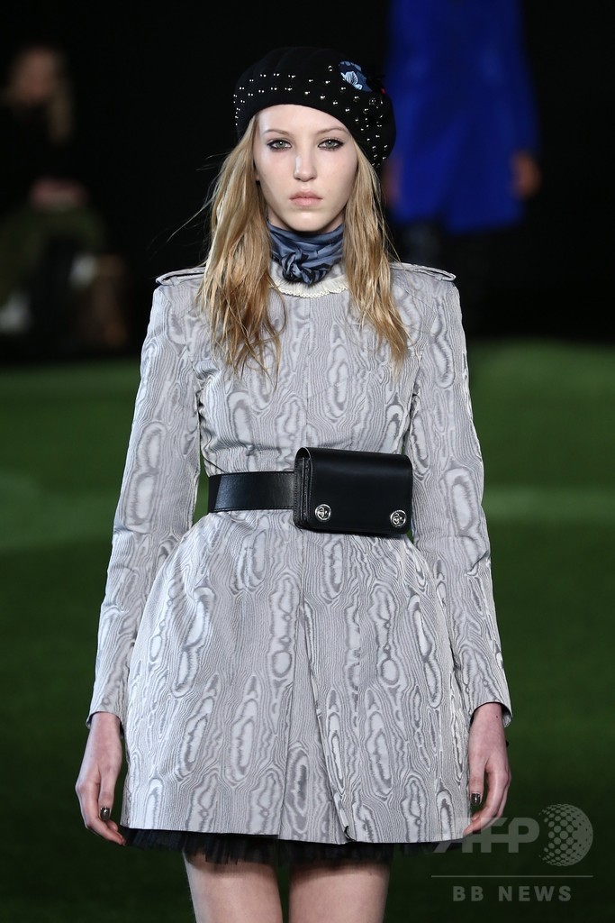 若者へのメッセージを服に、「マーク BY マーク ジェイコブス」15/16年秋冬