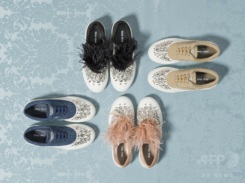 「ミュウミュウ」伊勢丹新宿店にスニーカーの期間限定ショップ