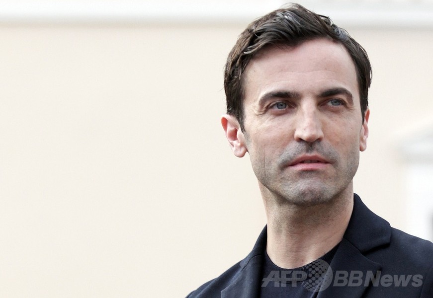 「バレンシアガ」、ニコラ・ジェスキエールを提訴 10億円の賠償請求