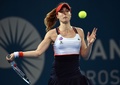テニス、ブリスベン国際、女子シングルス決勝。リターンを狙うアリーゼ・コルネ（2017年1月7日撮影）。(c)AFP/Saeed KHAN