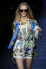 イタリア・ミラノ市内で発表された「D&amp;G」12年春夏コレクション（2011年9月22日撮影）。(c)AFP/FILIPPO MONTEFORTE