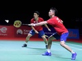 バドミントン、インドネシア・オープン、男子ダブルス準決勝。試合に臨む保木卓朗（奥）/小林優吾組（2021年11月27日撮影）。(c)AFP PHOTO / Badminton Association of Indonesia