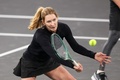 ルーマニア・クルジュナポカで行われたイベントで、エキシビションマッチに臨む元女子テニスのシュテフィ・グラフ氏（2024年6月15日撮影）。(c)Simion Sebastian Tataru / AFP