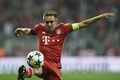 サッカー欧州チャンピオンズリーグ2013-14（UEFA Champions League 2013-14）準決勝第2戦、バイエルン・ミュンヘン（Bayern Munich）対レアル・マドリード（Real Madrid）。ボールをコントロールするバイエルン・ミュンヘンのフィリップ・ラーム（Philipp Lahm、2014年4月29日撮影）。(c)AFP/ODD ANDERSEN