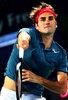 ドバイ・テニス選手権（Dubai Duty Free Tennis Championships 2014）、男子シングルス決勝。サーブを放つロジャー・フェデラー（Roger Federer、2014年3月1日撮影）。(c)AFP/MARWAN NAAMANI
