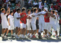 男子テニス国別対抗戦、デビスカップ（Davis Cup 2011）ワールドグループプレーオフ、日本対インド、3日目。2012年シーズンのワールドグループ復帰を決め歓喜する日本の選手（2011年9月18日撮影）。(c)AFP/KAZUHIRO NOGI