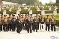 北朝鮮の首都平壌で行われた「朝鮮人民革命軍」の創設90年を記念し、大城山革命烈士陵を訪れた金正恩（キム・ジョンウン）総書記（中央）。朝鮮中央通信（KCNA）提供（2022年4月25日撮影、26日提供）。(c)AFP PHOTO/KCNA VIA KNS