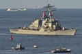 横須賀基地に向かう米海軍のイージス駆逐艦「フィッツジェラルド」（2017年6月17日撮影）。(c)AFP/Kazuhiro NOGI