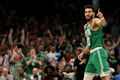 22-23NBAプレーオフ、イースタンカンファレス準決勝（7回戦制）、ボストン・セルティックス対フィラデルフィア・セブンティシクサーズ。得点を喜ぶボストン・セルティックスのジェイソン・テイタム（2023年5月14日撮影）。(c)Adam Glanzman/Getty Images/AFP