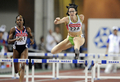 女子400メートルハードル・準決勝に臨むローリンソン（右）。(c)AFP/ERIC FEFERBERG