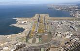 米ICE職員、空港のトイレに銃を置き去りに