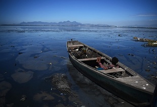 悪臭漂うグアナバラ湾、水質浄化を託された企業に期待 ブラジル