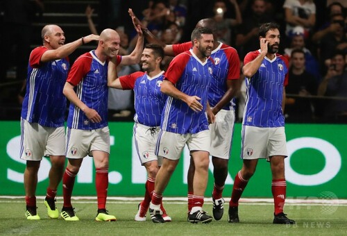 フランスのW杯制覇から20年、優勝戦士がボルト氏らと対戦 写真30枚