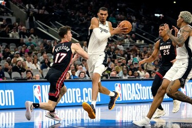 ウェンバンヤマ、デビュー2戦目も23得点の活躍 NBAプレシーズン 写真10