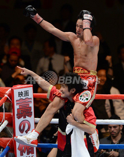 山中が12回TKOで3度目の王座防衛、WBC世界バンタム級 写真6枚 国際