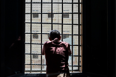 警官と恋仲になった娘の殺害を指示、マフィア幹部を逮捕 イタリア