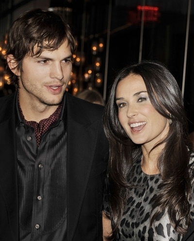 女優デミ・ムーアさん、ツイッターで自殺防ぐ