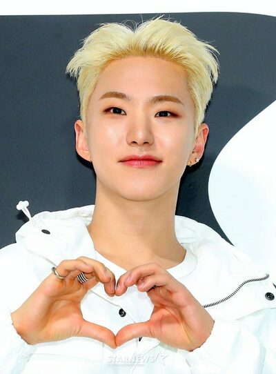 SEVENTEENのホシ、1億ウォン寄付でザンビアに教室完成
