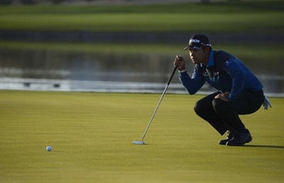 3連覇目指す松山は29位T、ハースが首位発進 フェニックスOP