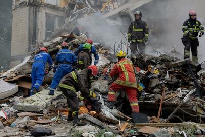 ロシアのウクライナ攻撃で14人死亡 首脳会談直前