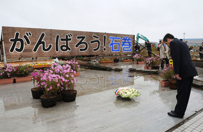 フィヨン仏首相、被災地の石巻市を視察