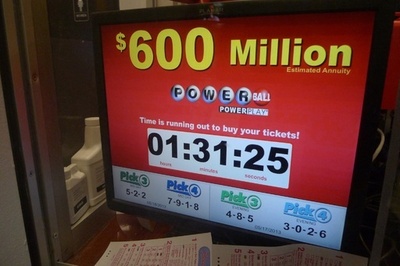 米84歳女性、宝くじで585億円当たる 一躍資産家に