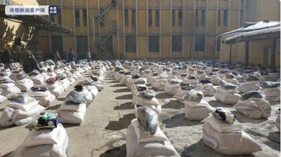 カブールの困窮世帯、中国とパキスタンからの支援物資を受け取る