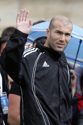 ＜サッカー 欧州チャンピオンズリーグ＞試合前のイベントにジダン氏が出席